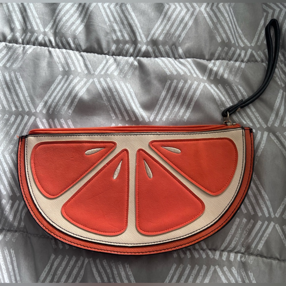 ***2 for $20***
Orange slice clutch